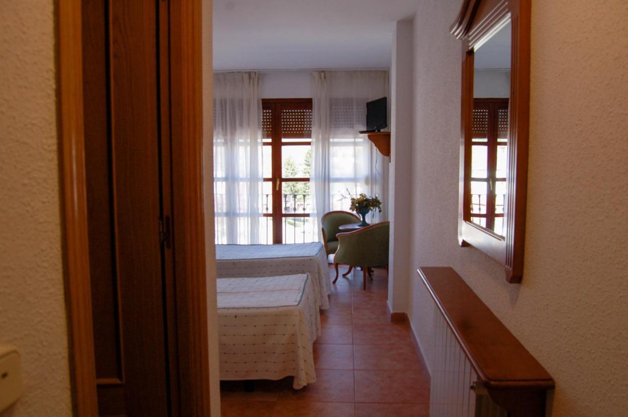 Hotel El Gamo Tragacete Bagian luar foto